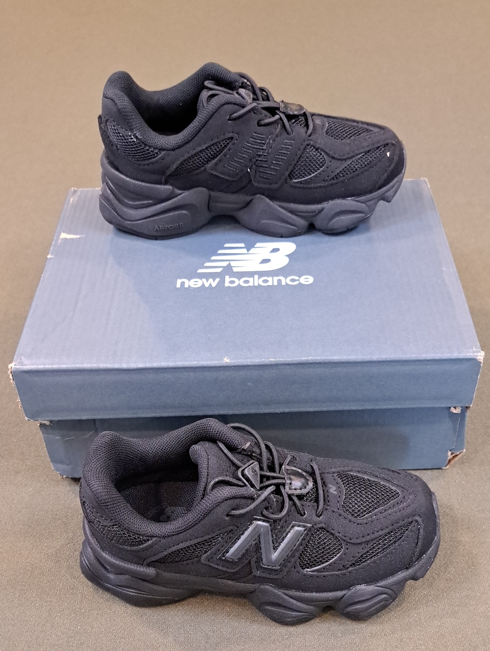 New Balance 9060 Bungee - Color: BLACK with PHANTOM - Size: Kids 10